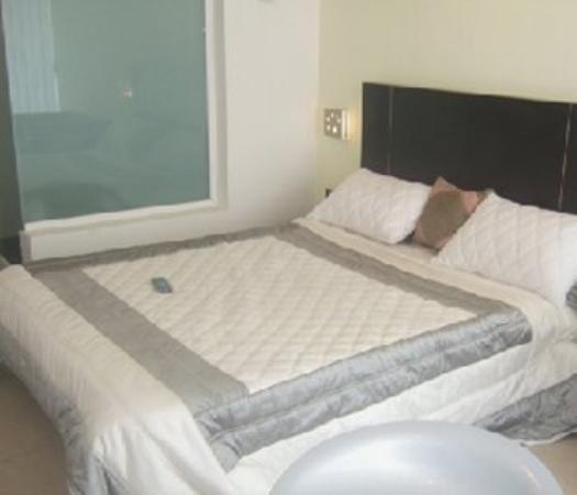 Hotel T.A.P. Gold Crest بنغالور الغرفة الصورة